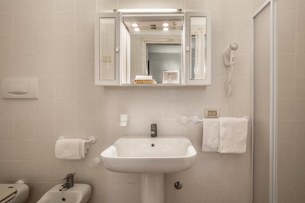 Hotel Tris 3*